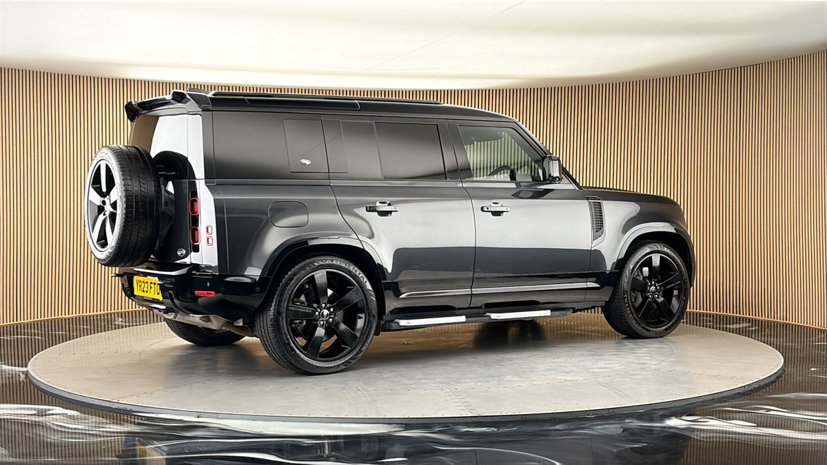 More views of Land Rover Defender 110