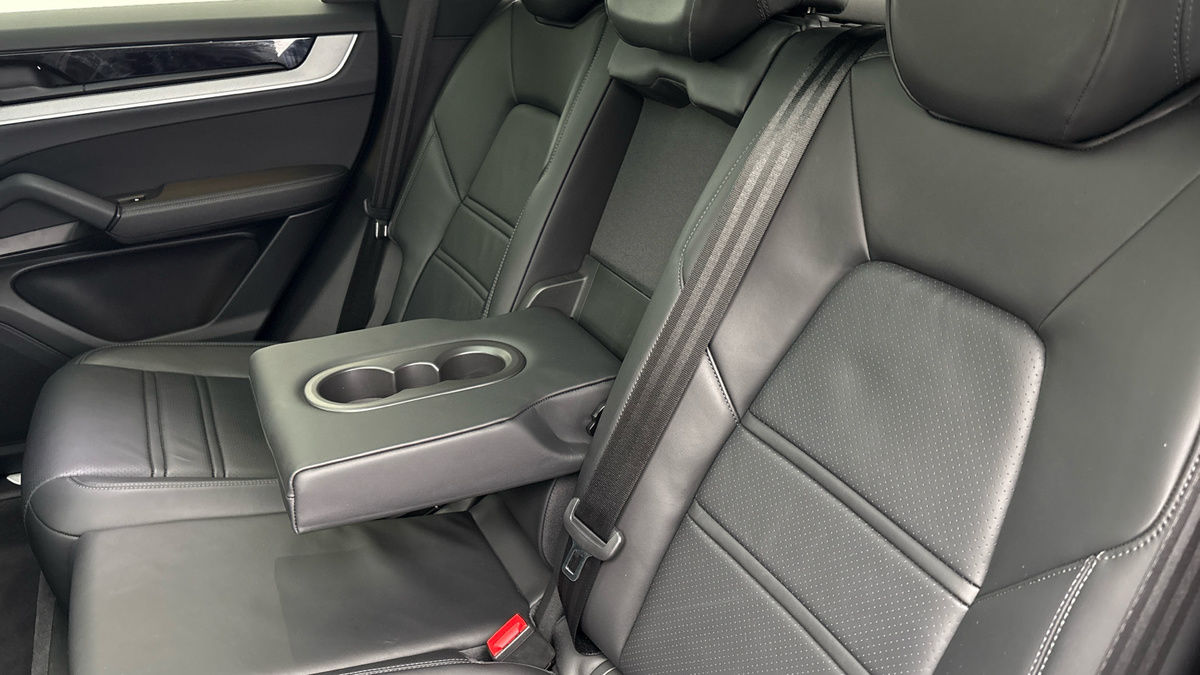 Porsche Cayenne Image 9