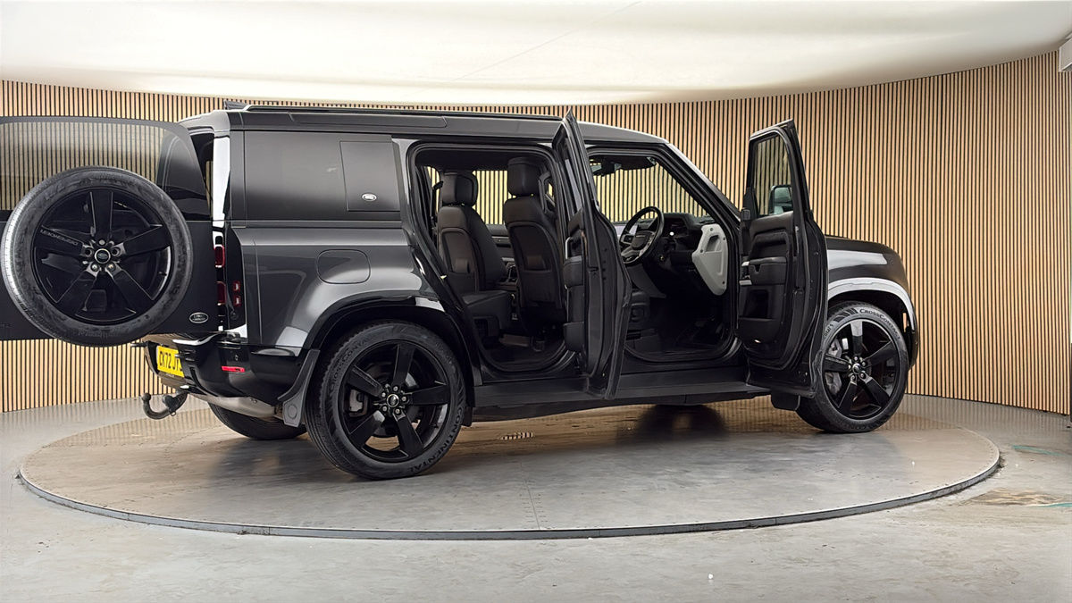 More views of Land Rover Defender 110