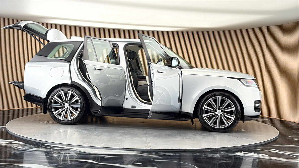 More views of Land Rover Range Rover