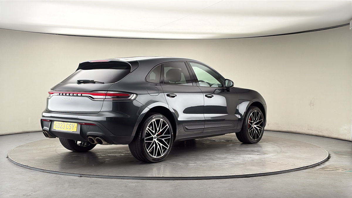 Porsche Macan Image 21