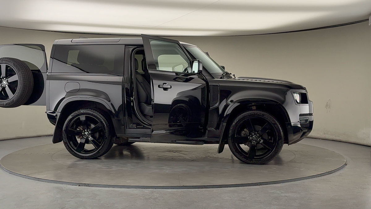 More views of Land Rover Defender 90