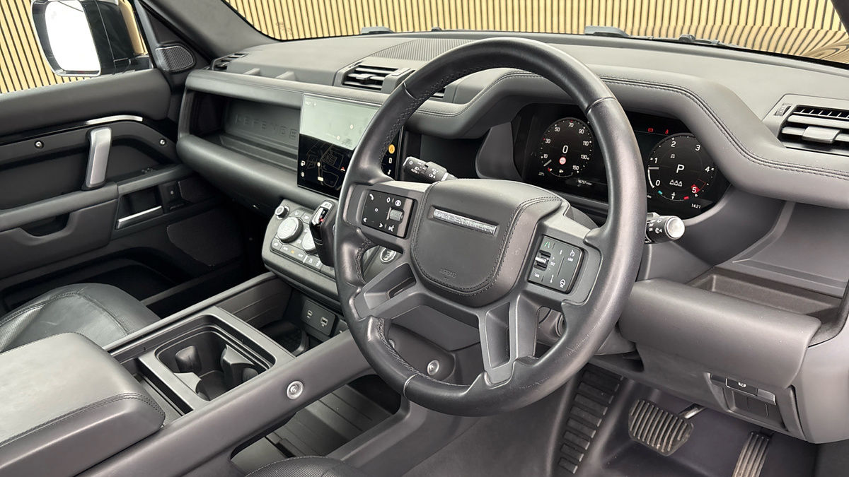 Land Rover Defender 110 Image 5