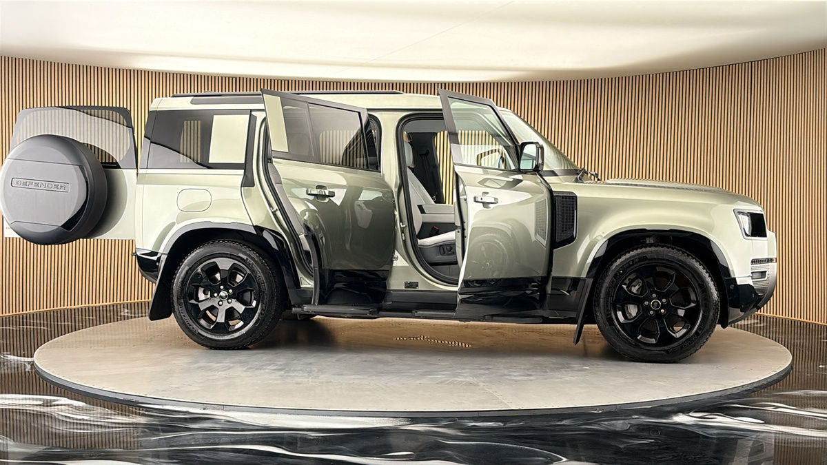 More views of Land Rover Defender 110