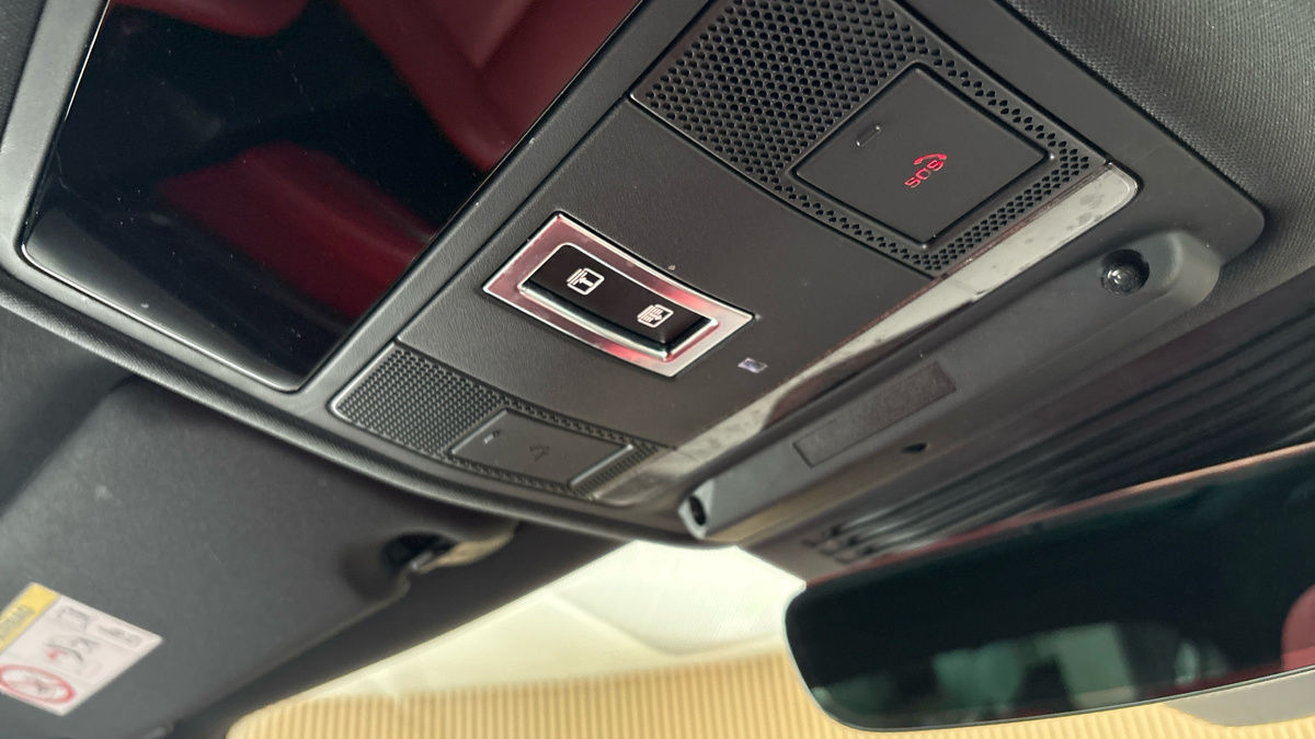Jaguar F-PACE Image 32
