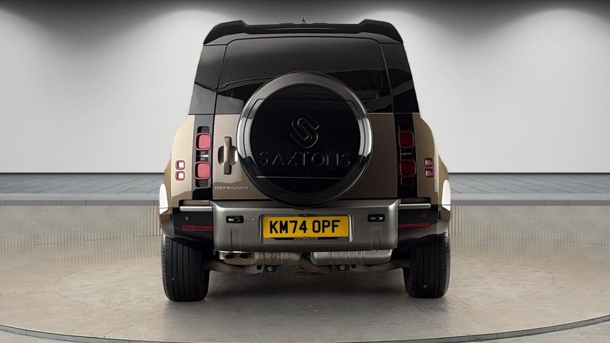 Land Rover Defender 110 Image 4