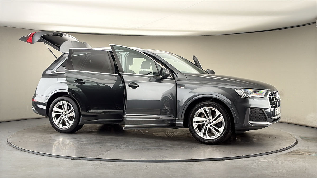 More views of Audi Q7