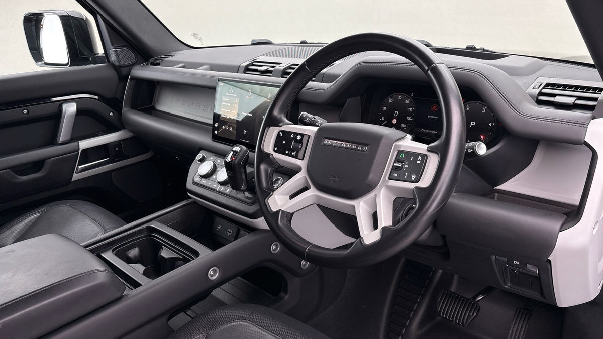 Land Rover Defender 110 Image 5