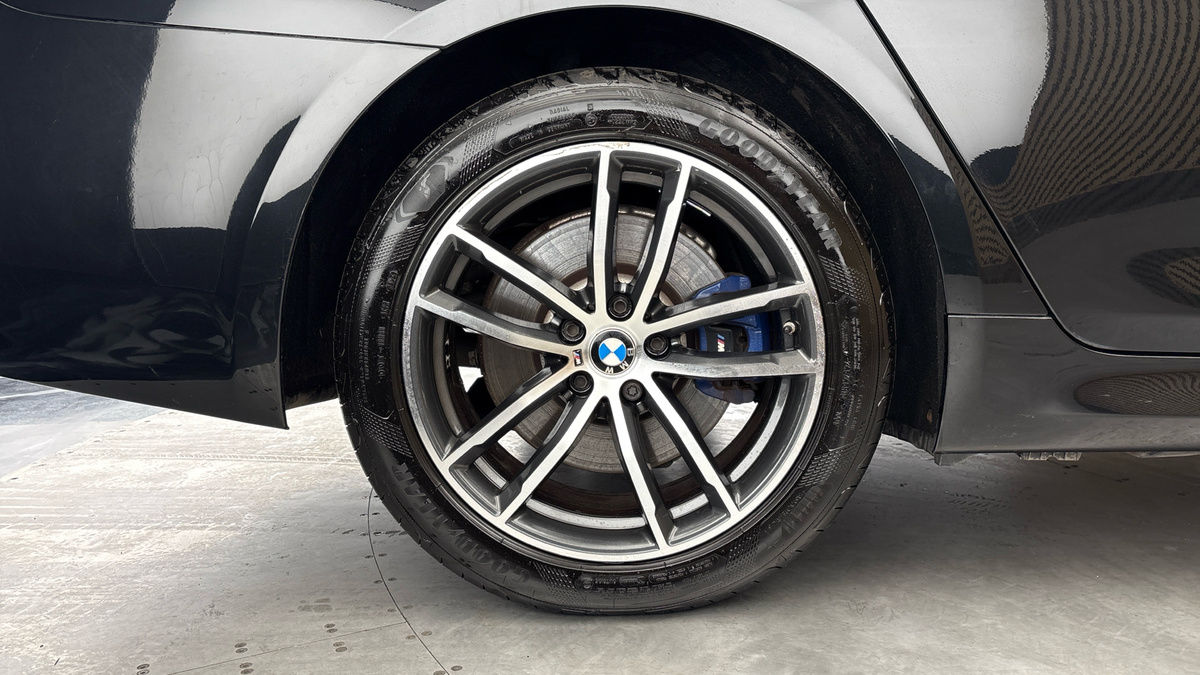 BMW 5 Series Image 10