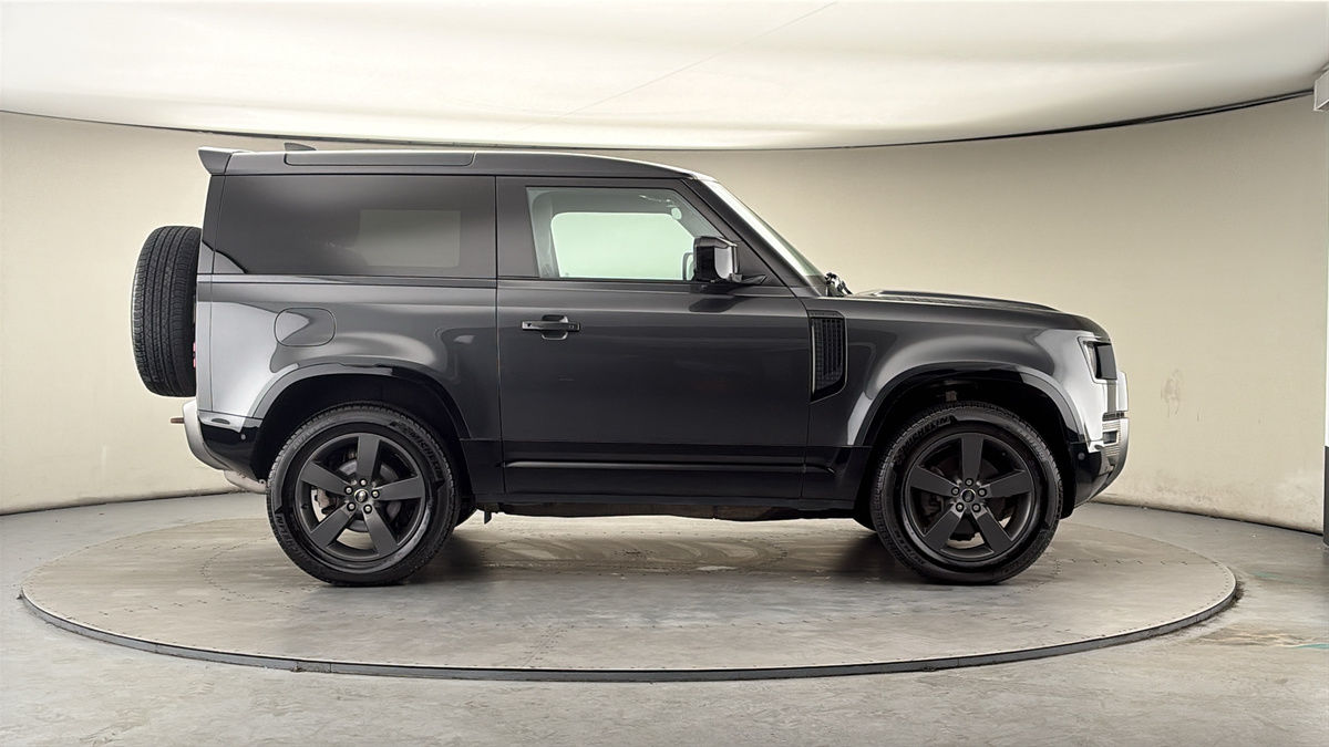 Land Rover Defender 90 Image 16