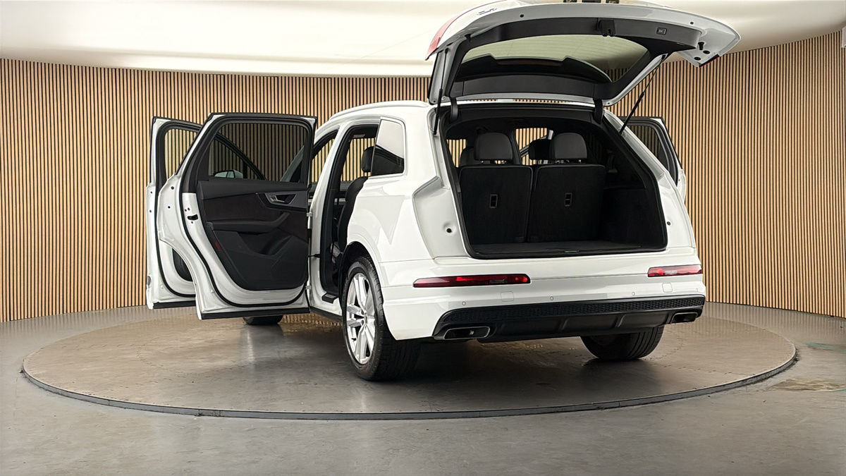 More views of Audi Q7