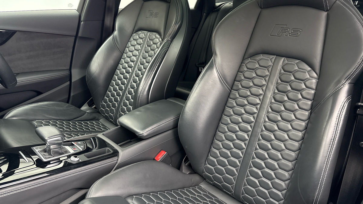 Audi RS4 Avant Image 7