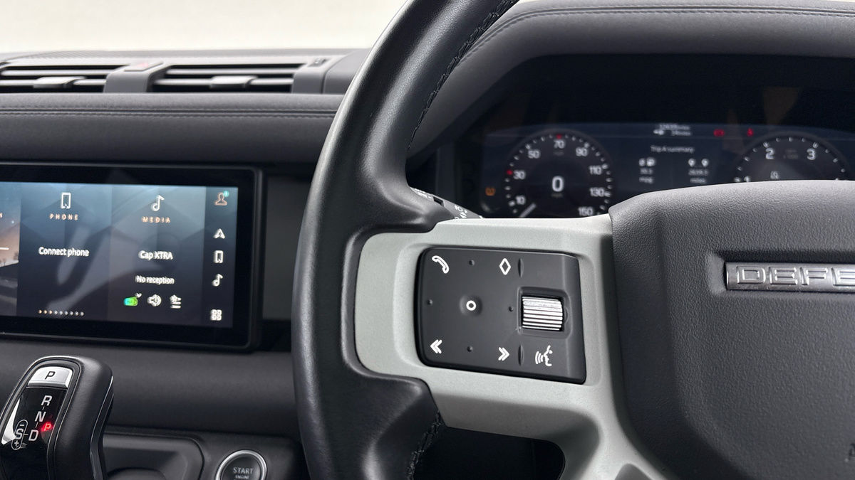 Land Rover Defender 110 Image 13