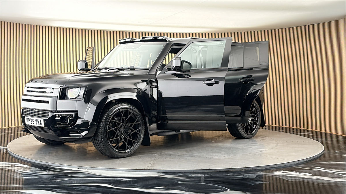 Land Rover Defender 110 Urban Image 22