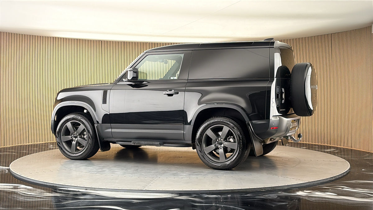More views of Land Rover Defender 90
