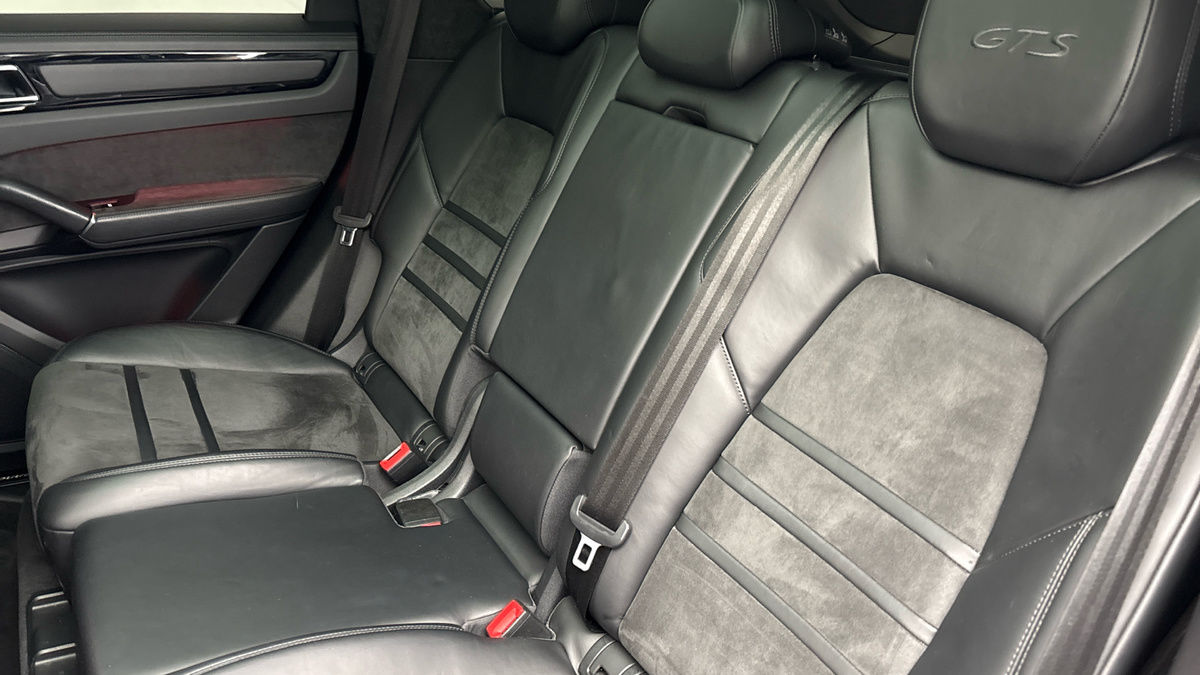 Porsche Cayenne Image 8