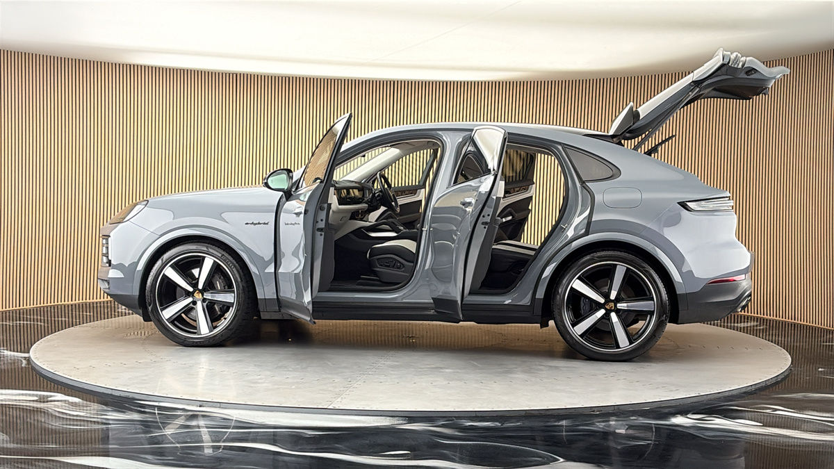 More views of Porsche Cayenne