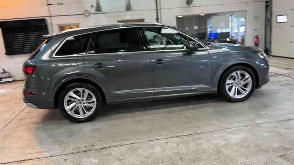 More views of Audi Q7