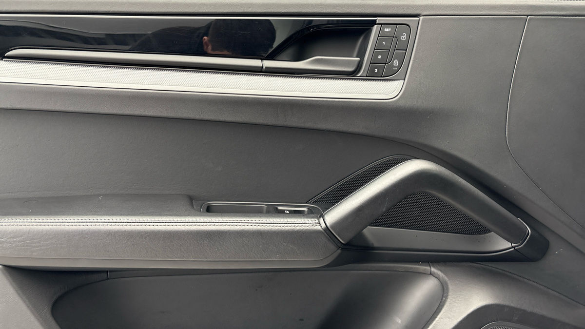 Porsche Cayenne Image 19