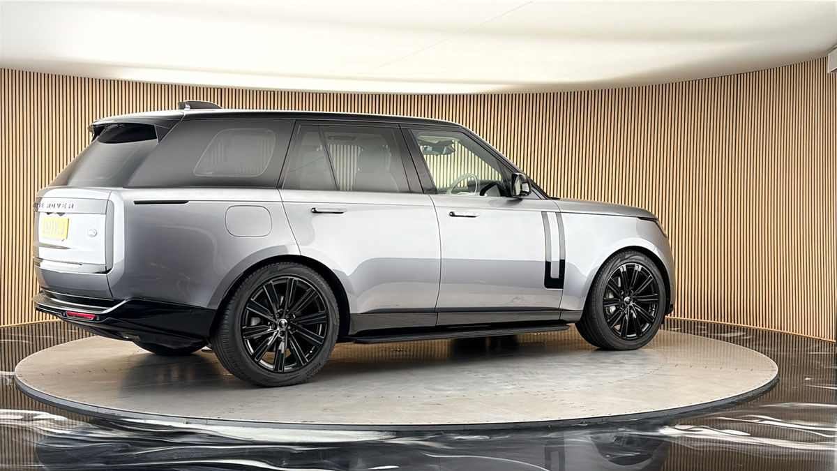 More views of Land Rover Range Rover