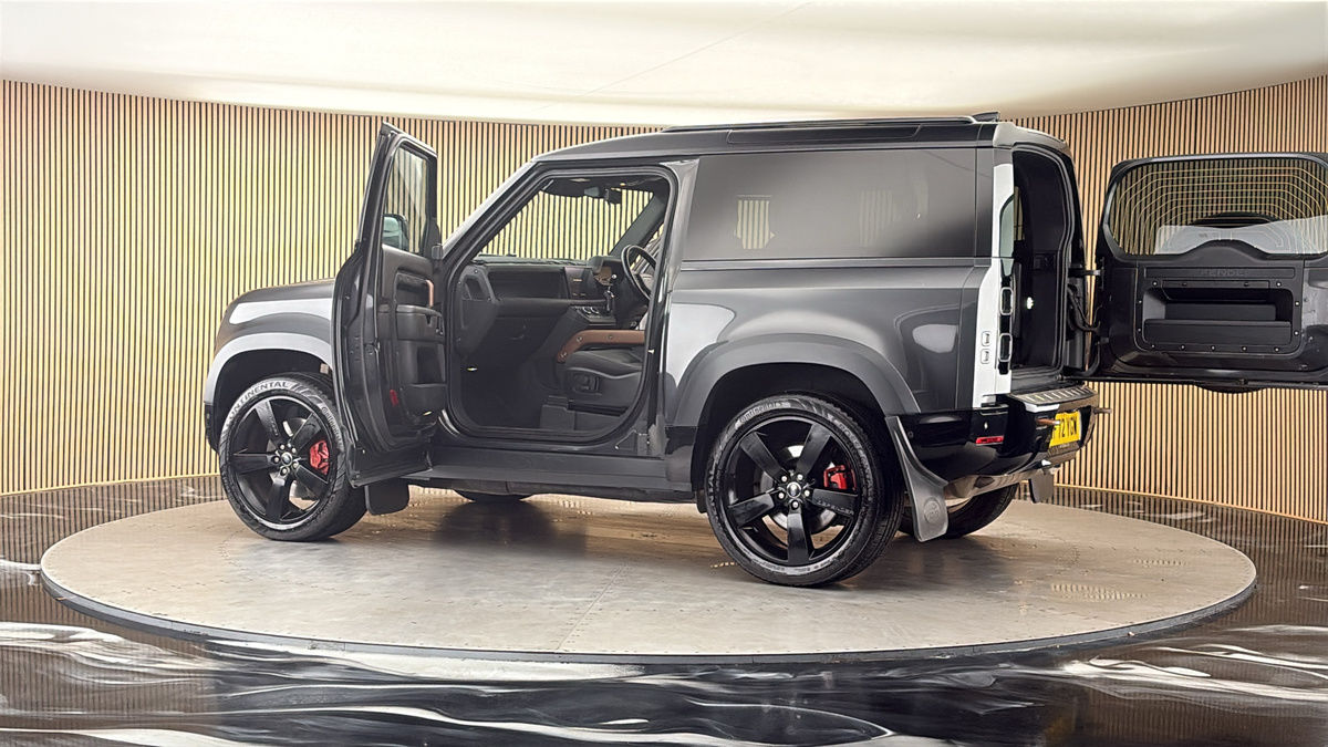 More views of Land Rover Defender 90