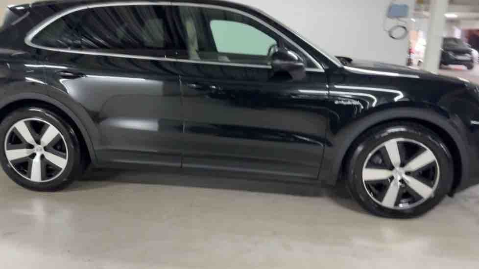More views of Porsche Cayenne