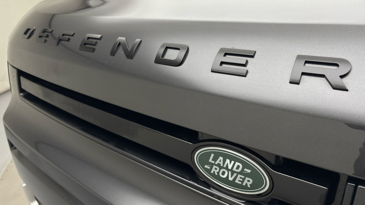 Land Rover Defender 90 Image 24