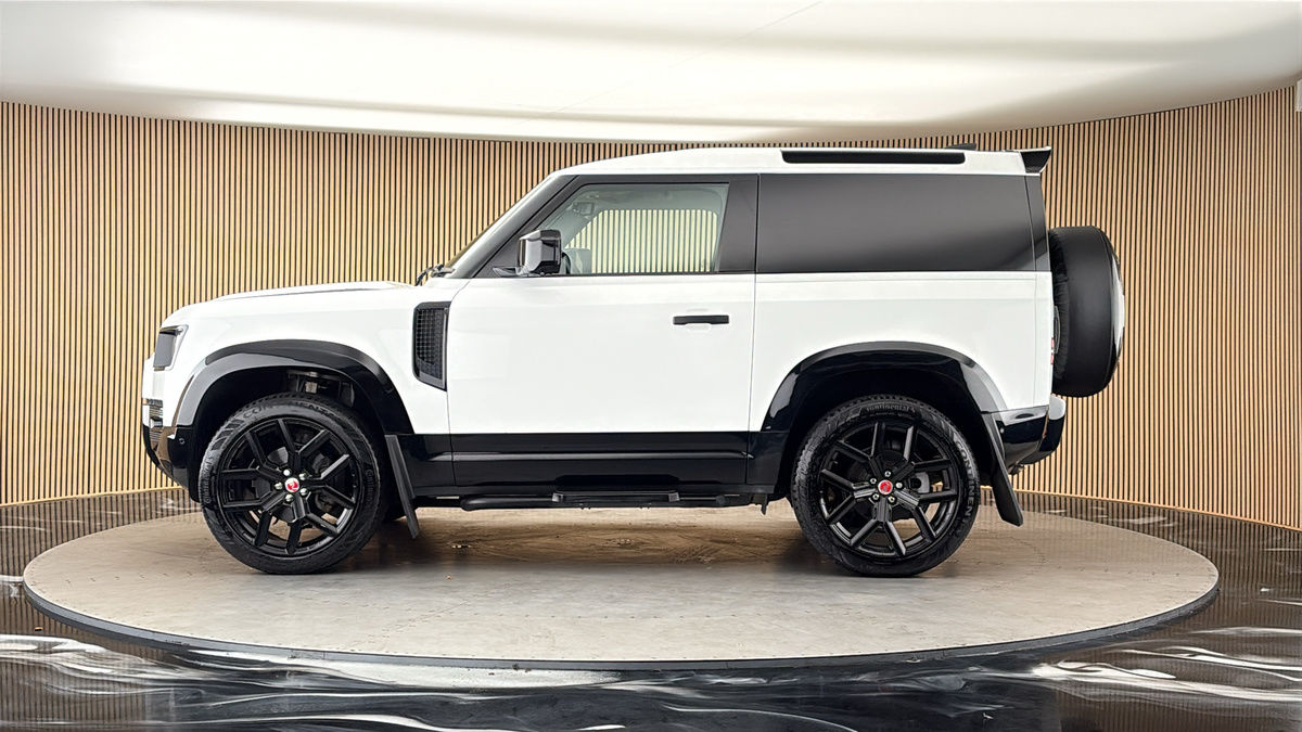 Land Rover Defender 90 Urban Image 15