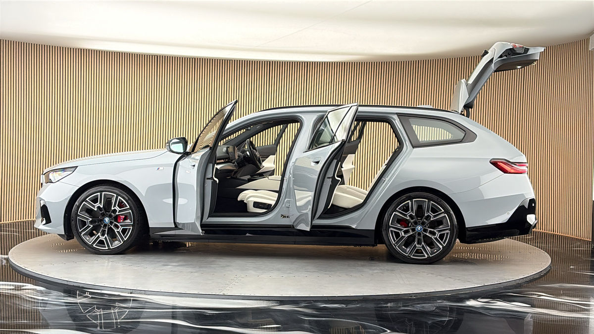 More views of BMW i5