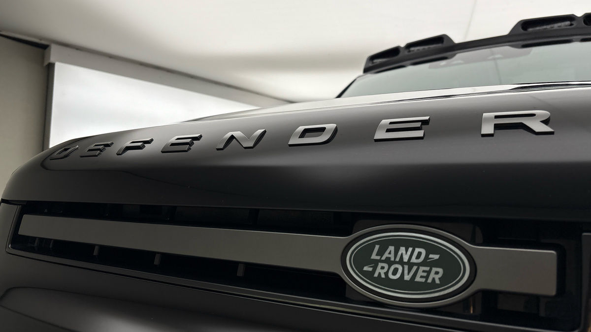 Land Rover Defender 90 Image 24