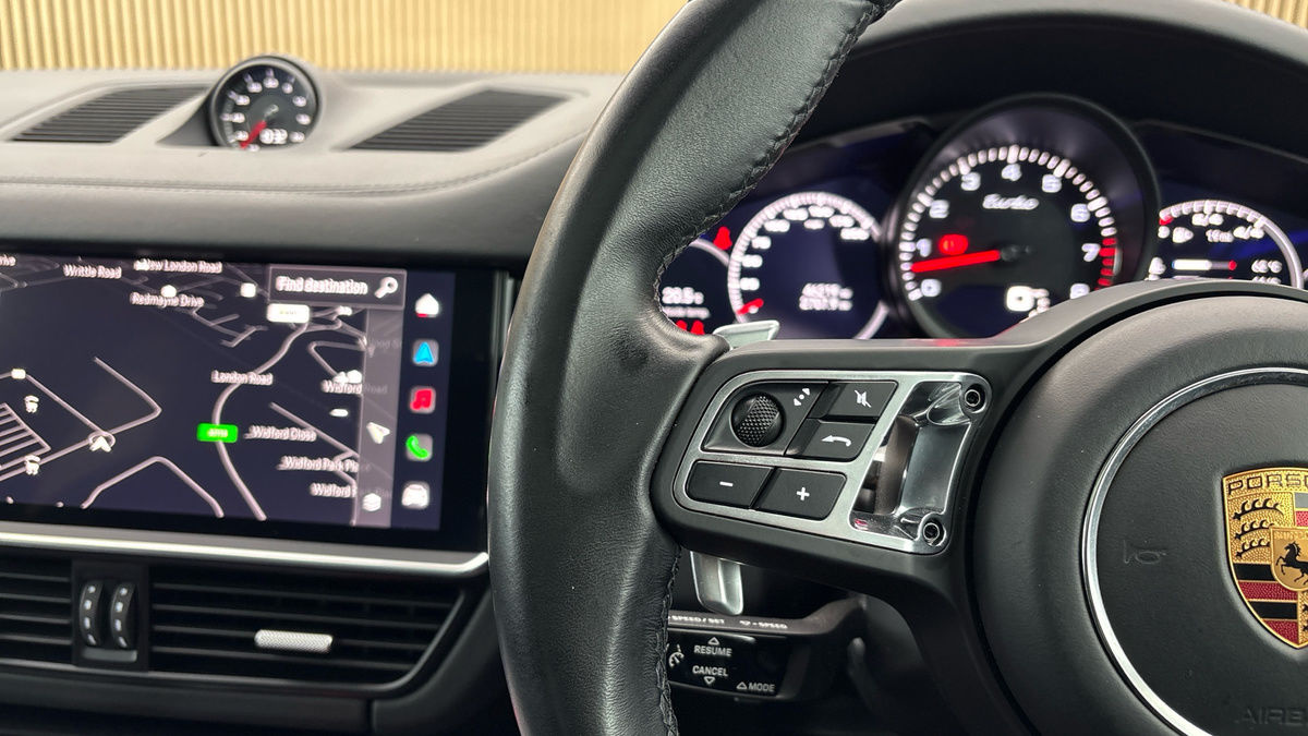 Porsche Cayenne Image 13