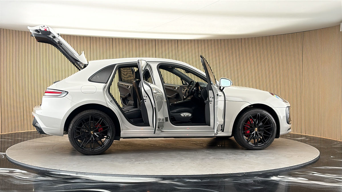More views of Porsche Macan