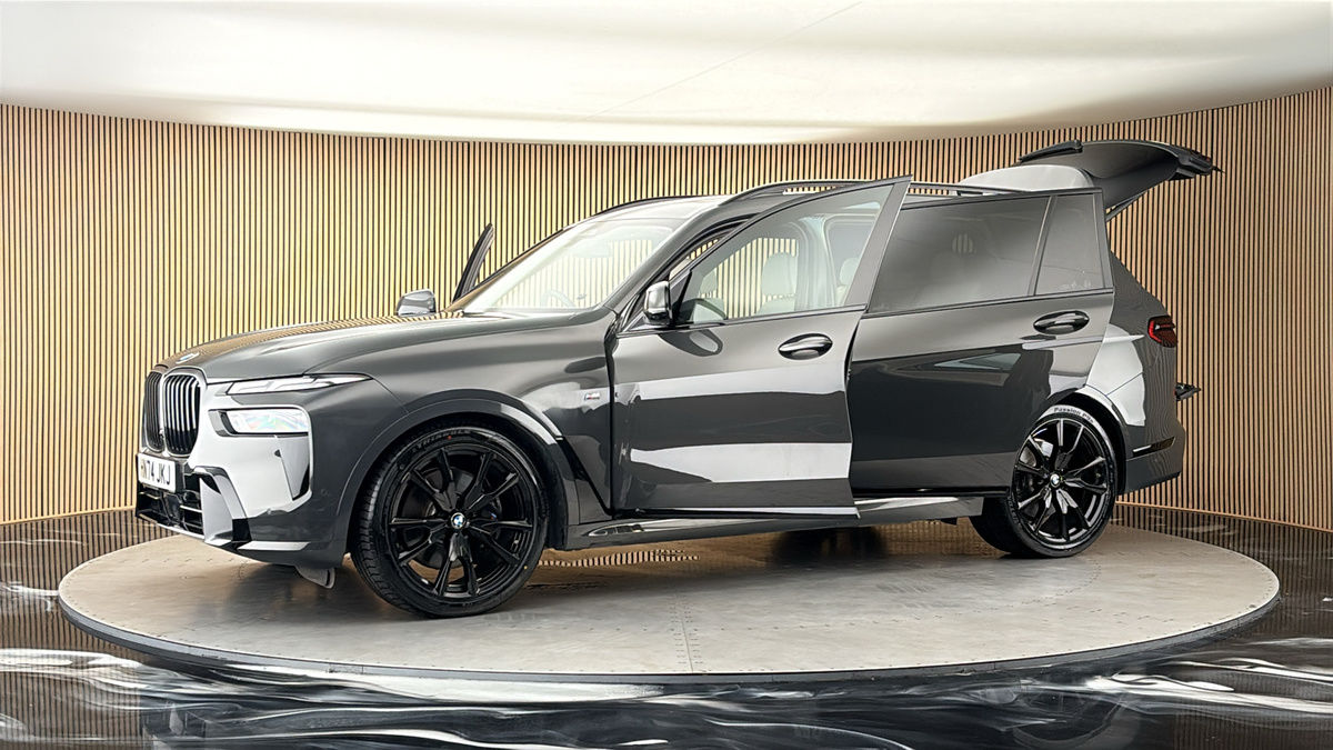 More views of BMW X7