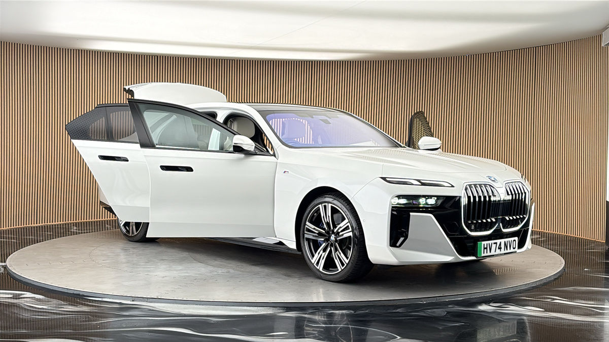 More views of BMW i7