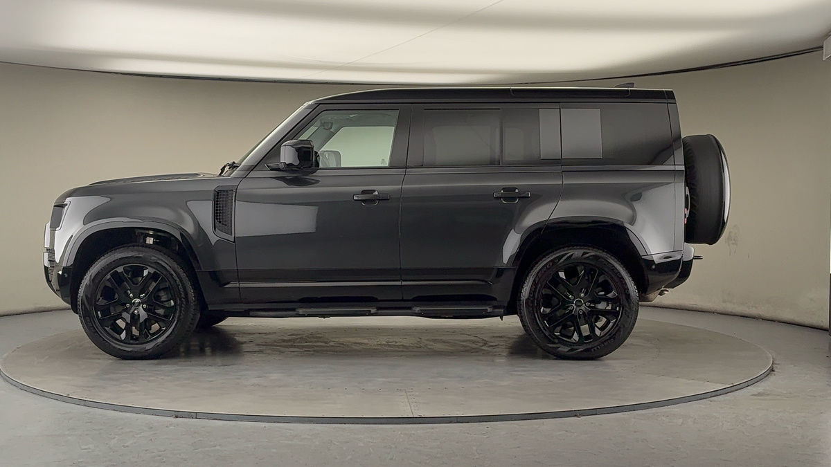 Land Rover Defender 110 Image 15