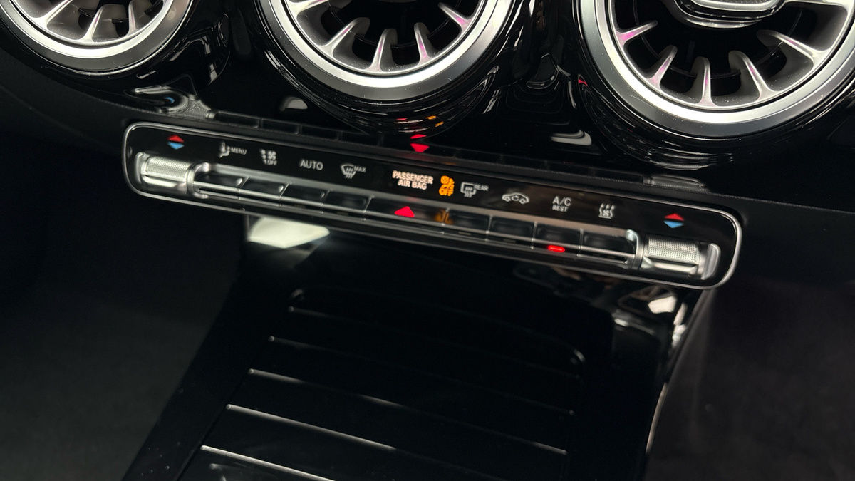 Mercedes-Benz A Class Image 26