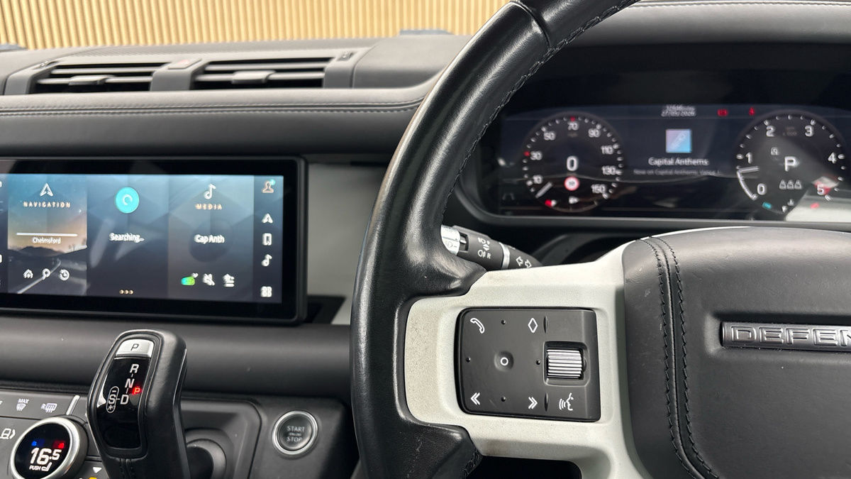 Land Rover Defender 110 Image 13