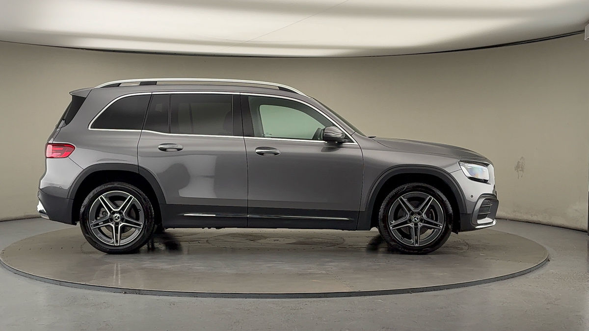 Mercedes-Benz GLB Image 16