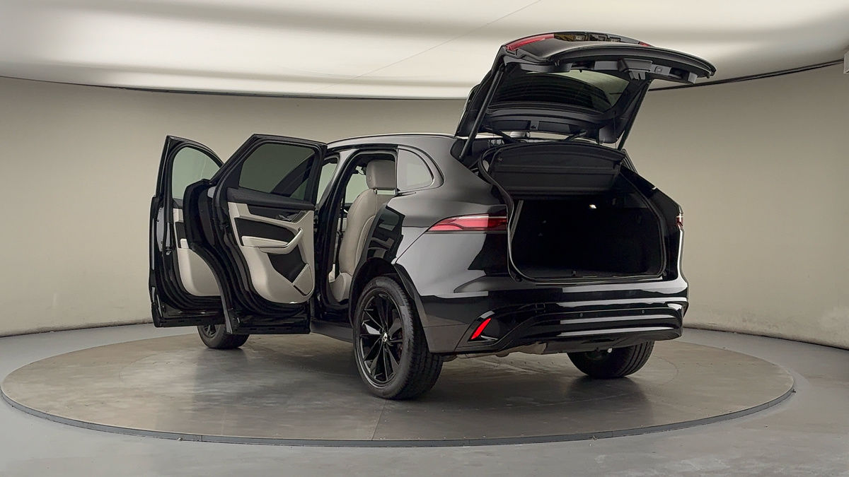 Jaguar F-PACE Image 23