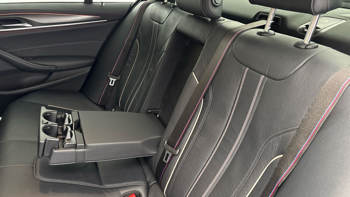 BMW 5 Series Image 9