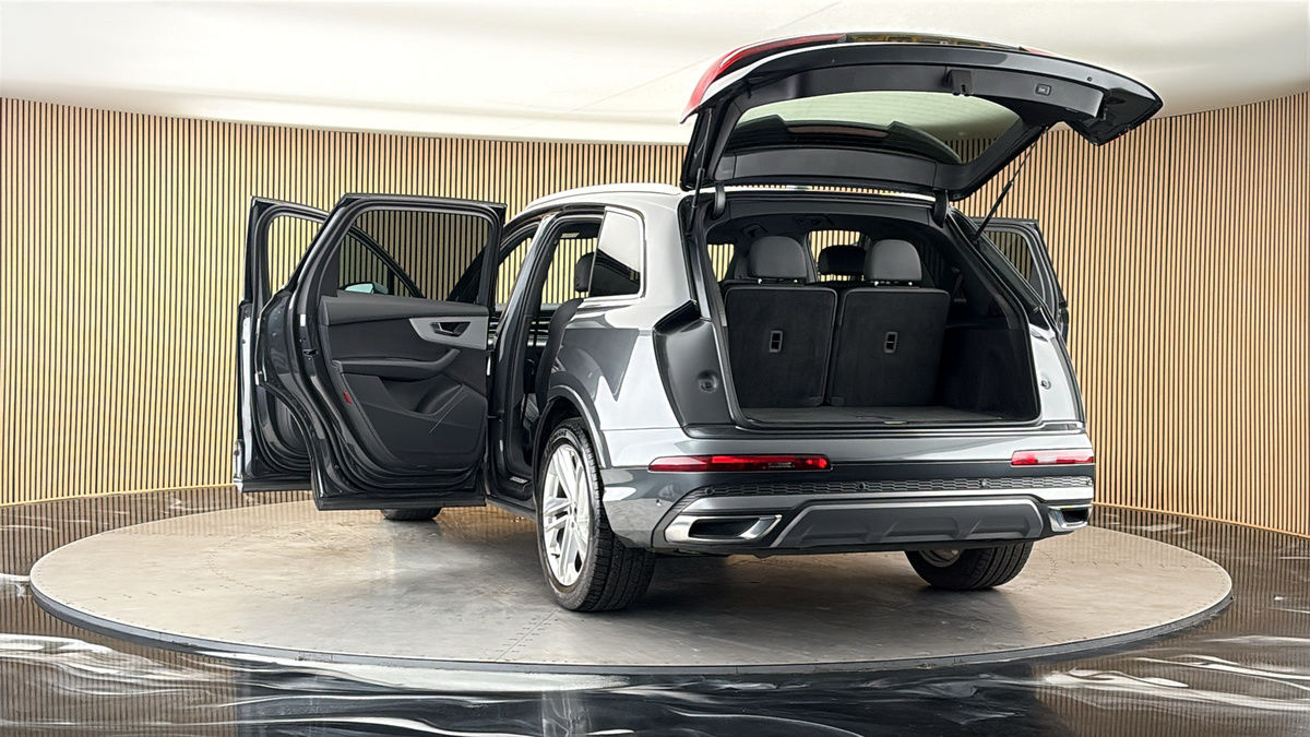 More views of Audi Q7
