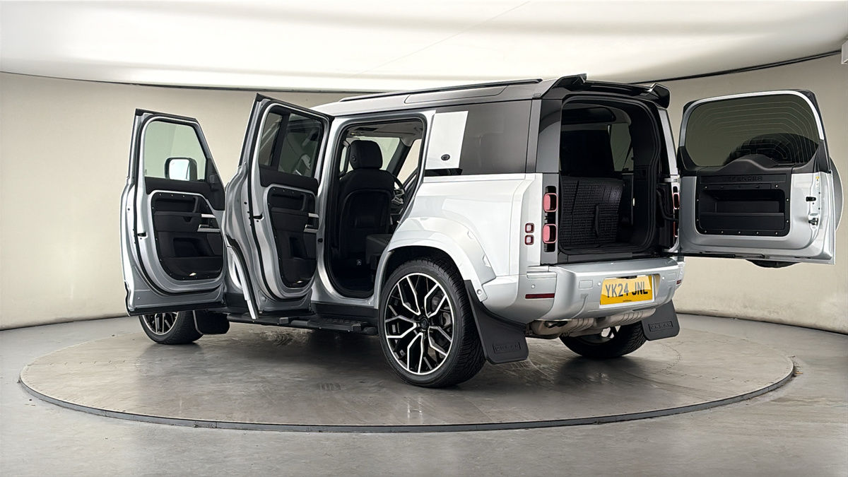 More views of Land Rover Defender 110