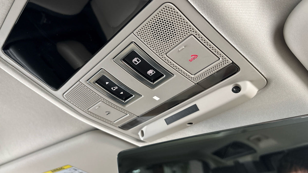 Land Rover Defender 110 Image 34