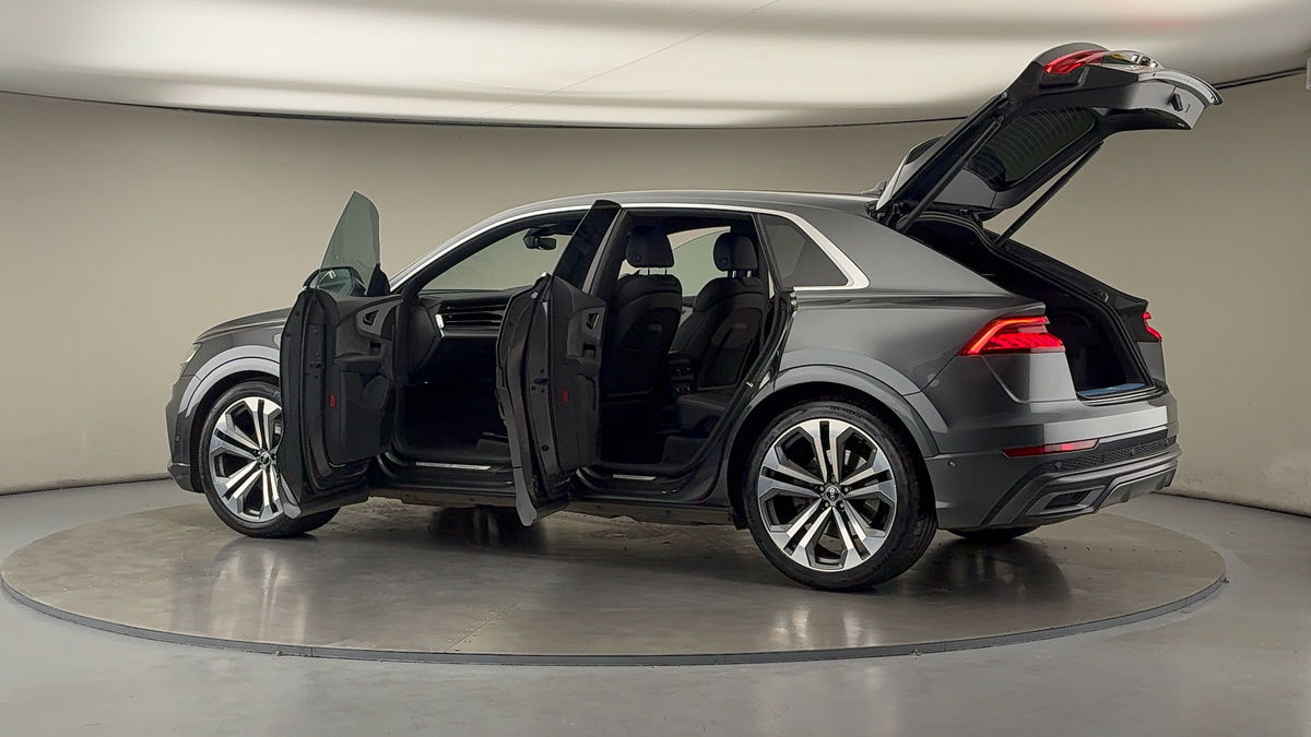 More views of Audi Q8
