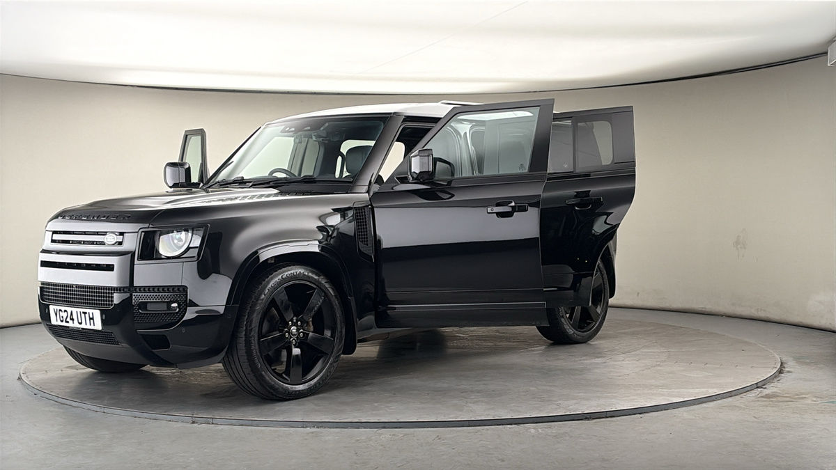 Land Rover Defender 110 Image 22