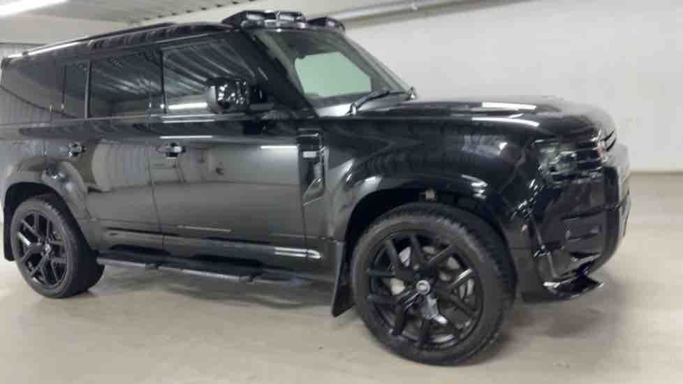 More views of Land Rover Defender 110