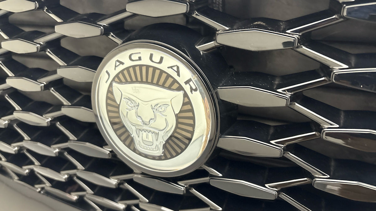 Jaguar E-PACE Image 24