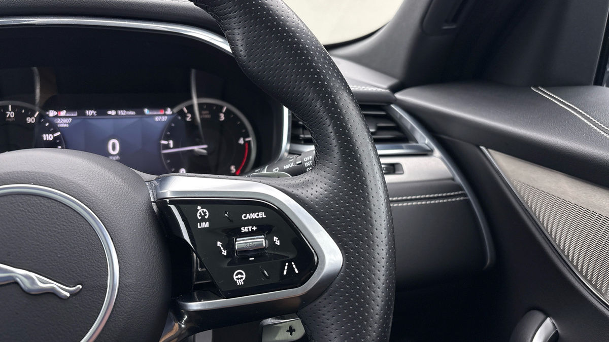 Jaguar F-PACE Image 14