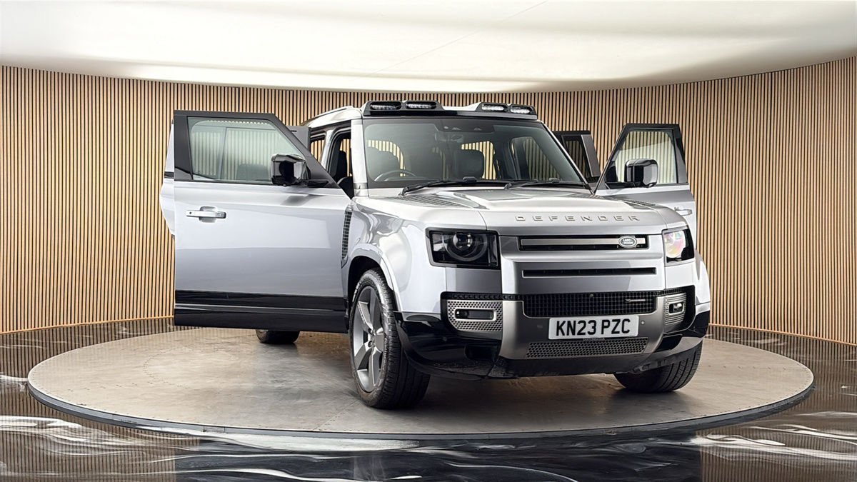 More views of Land Rover Defender 110