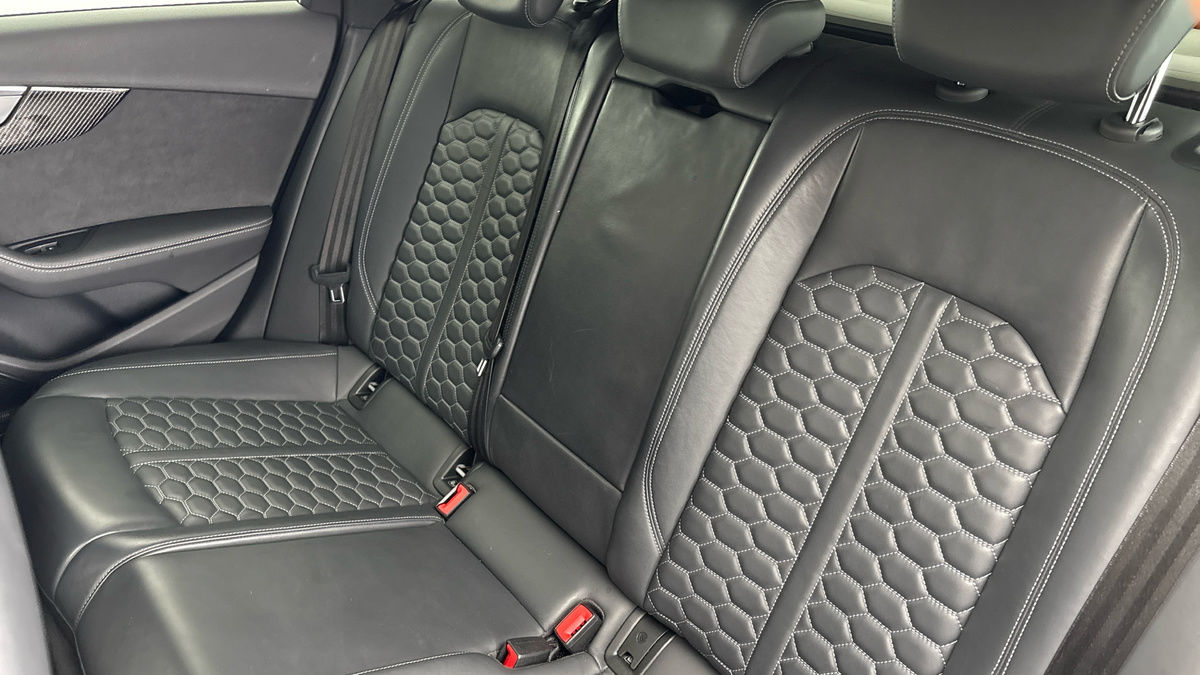 Audi RS4 Avant Image 8
